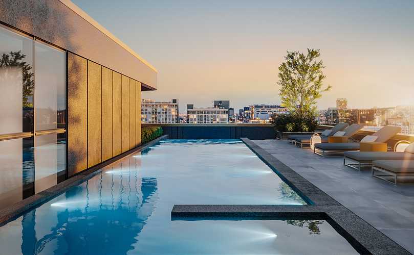 Piscine à débordement sur le toit
